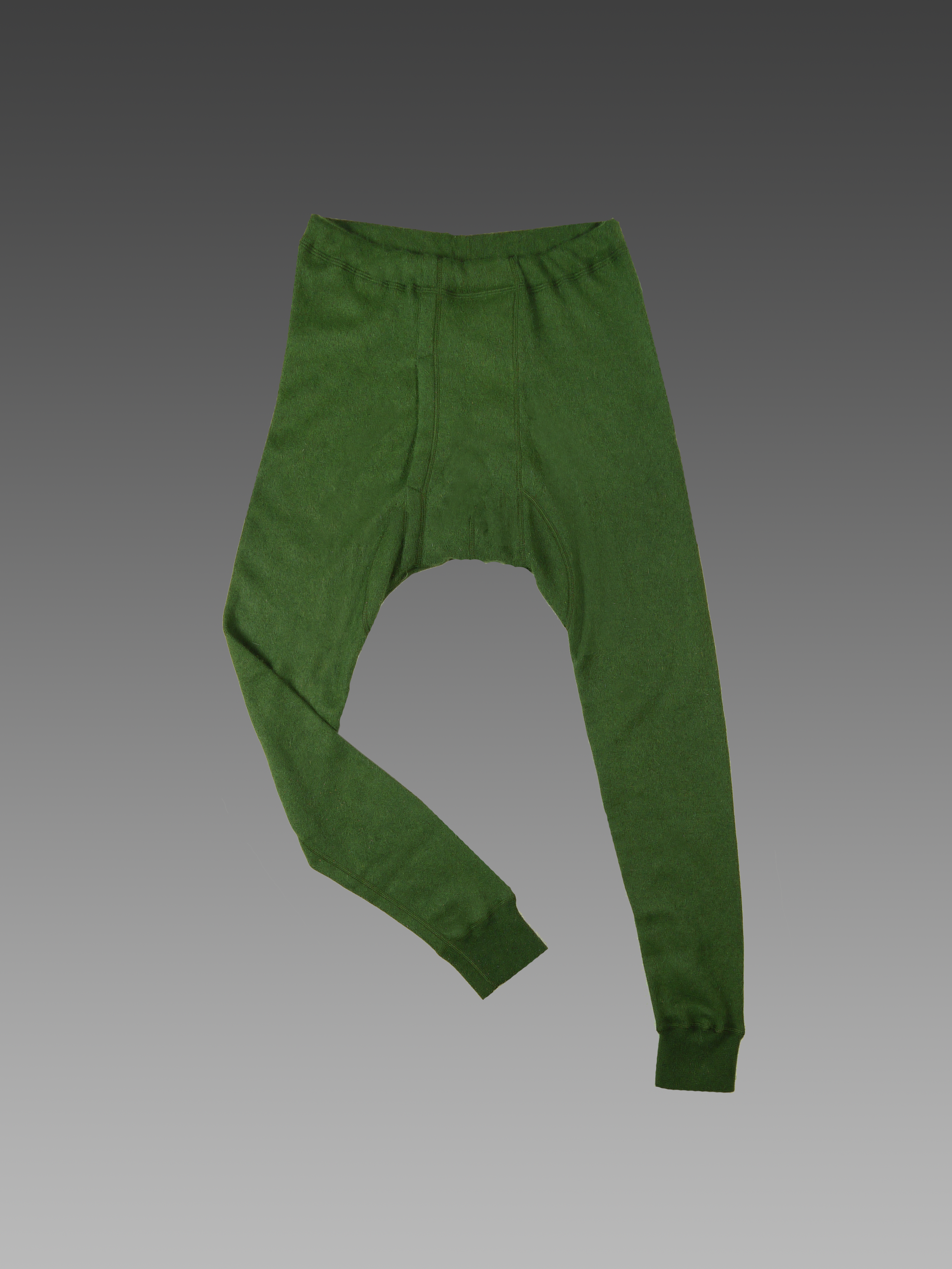 Herrenhose knöchellang mit Eingriff <p> 20% Angora 45% Schurwolle 35% Polyamid