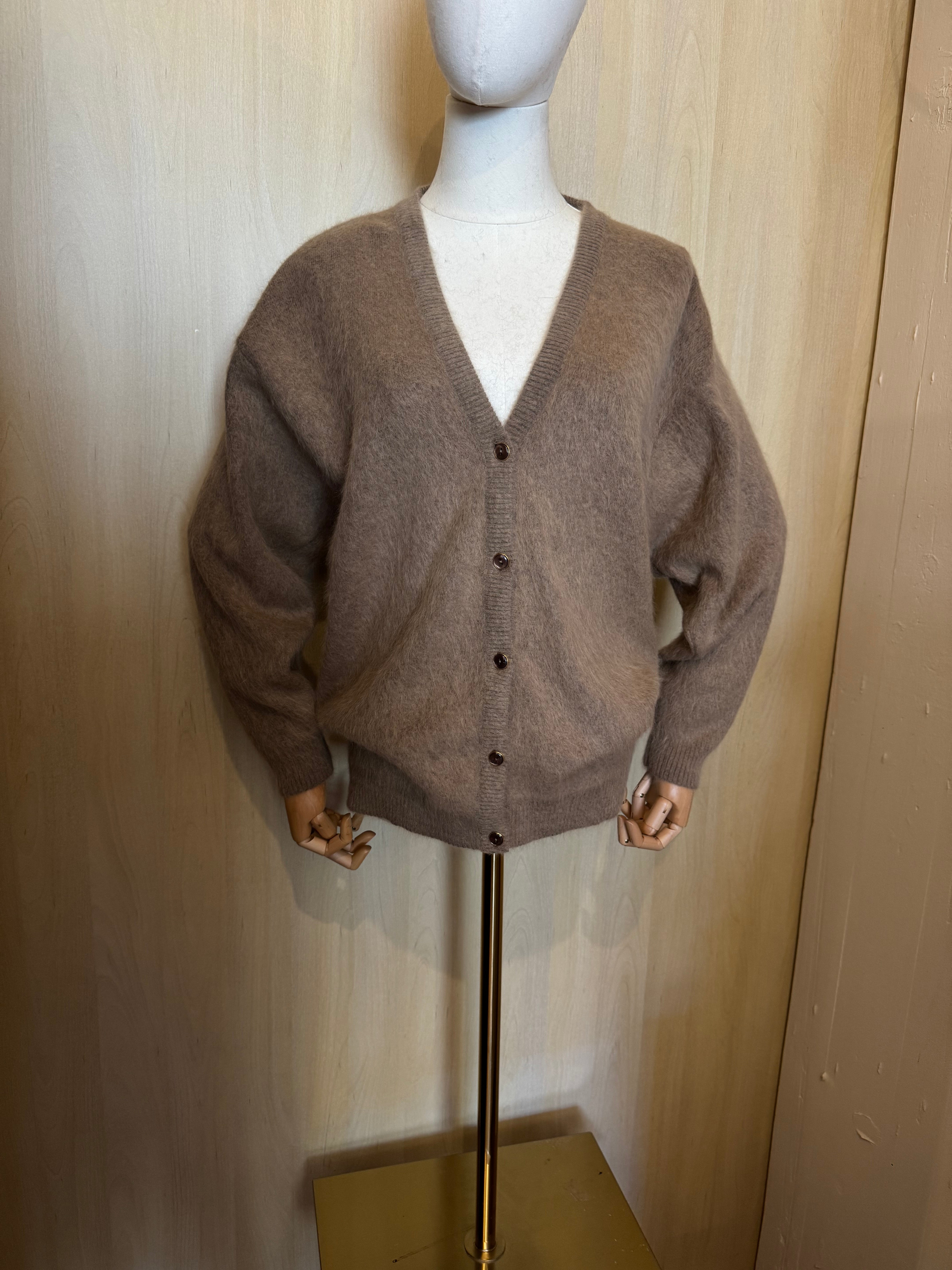 Kuscheliger Strickcardigan mit V-Ausschnitt in Haselnuss/Braun