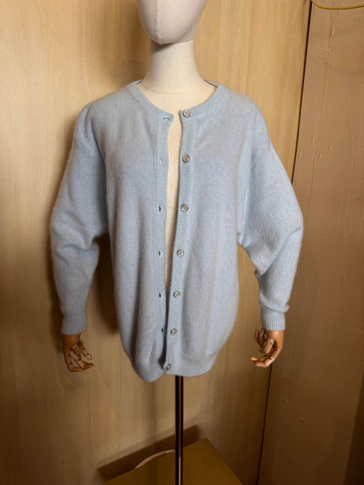 Kuscheliger Strickcardigan mit Knöpfen & Rundhalsausschnitt in Hellblau