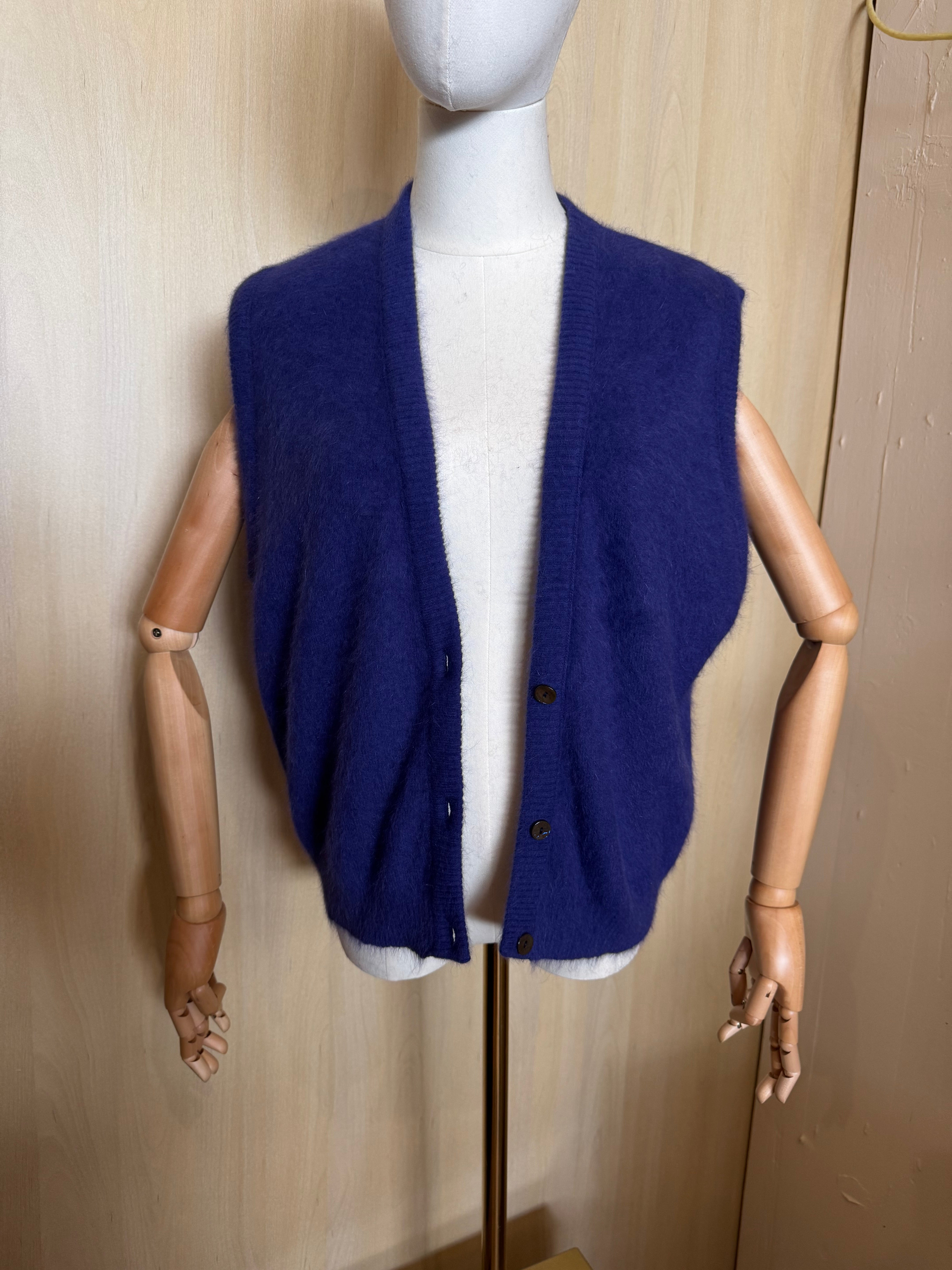 Klassische Strickweste mit Knöpfen & V-Ausschnitt in Aubergine