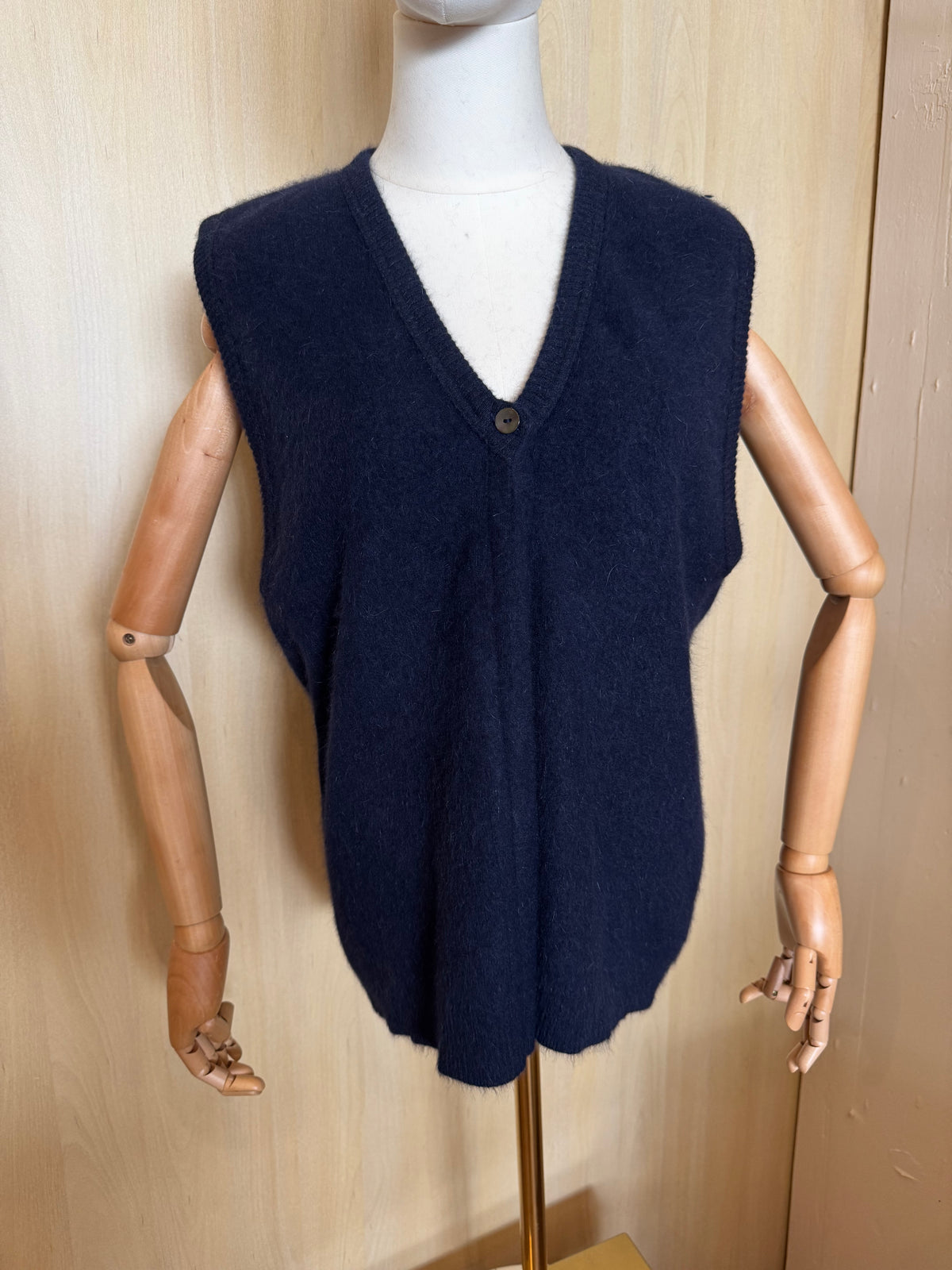 Eleganter Strickpullunder mit Knopf & V-Ausschnitt in Marine