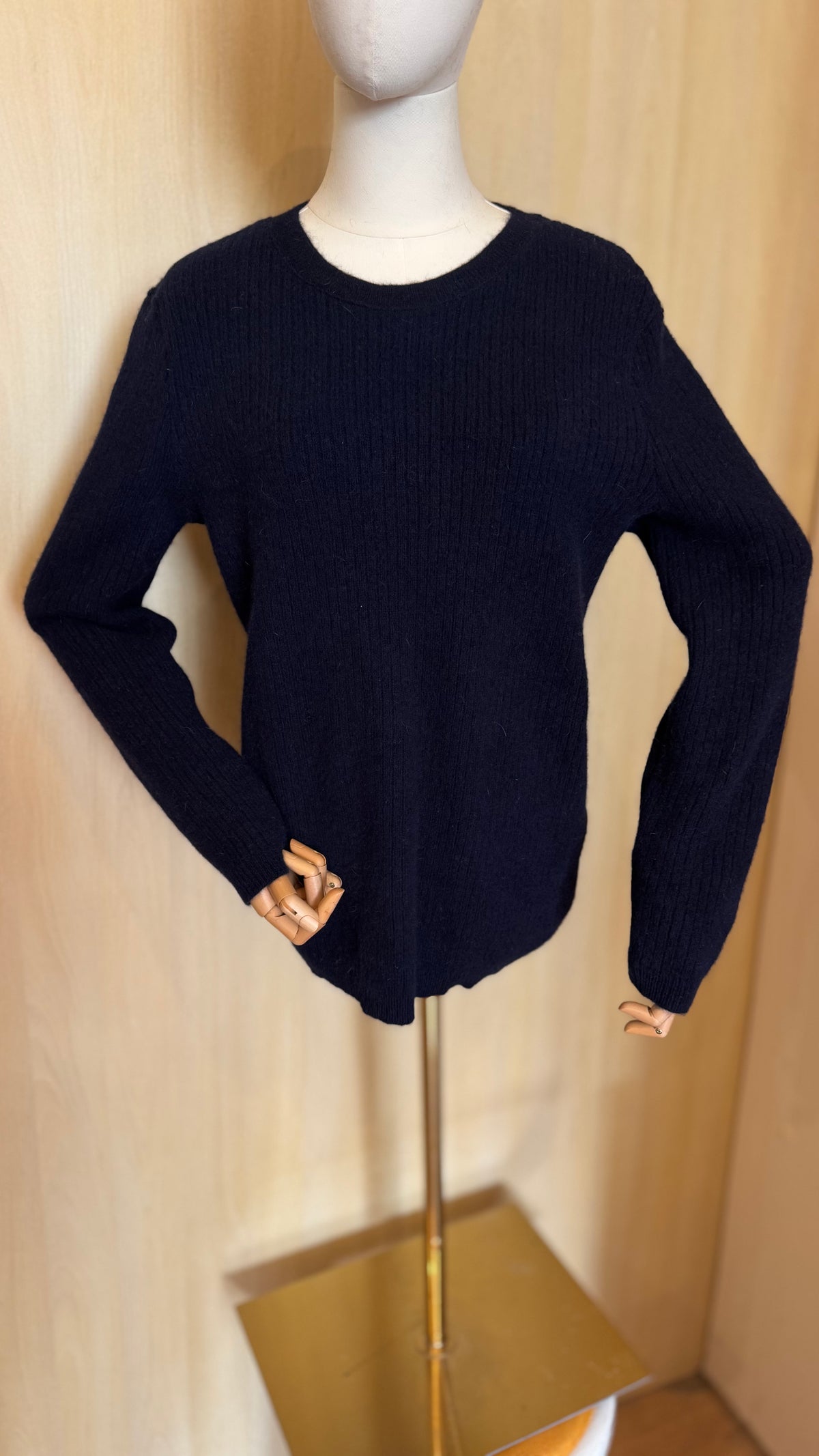 Pullover mit Rundhalsausschnitt und Rippenmusteroptik in Marine