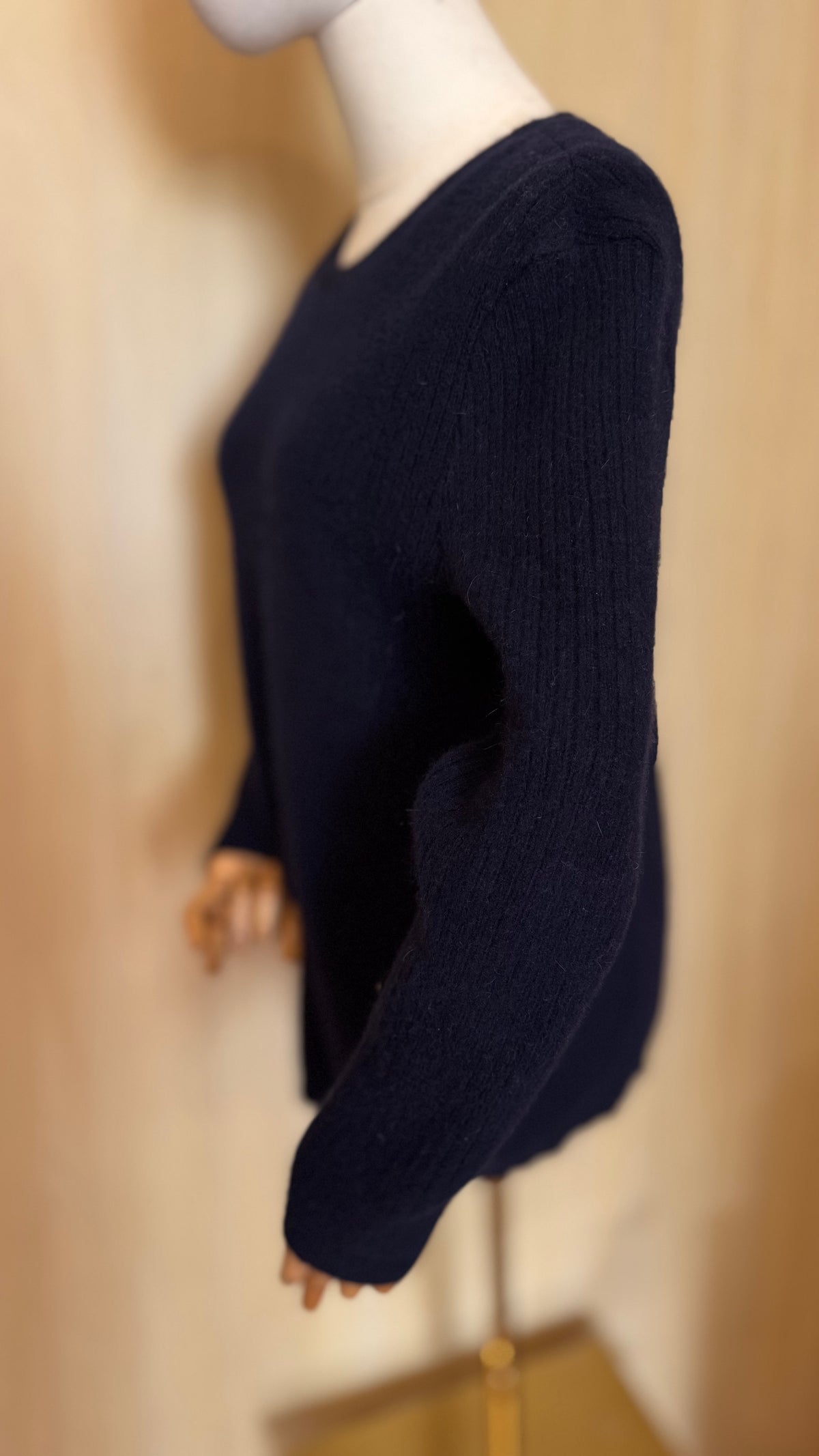 Pullover mit Rundhalsausschnitt und Rippenmusteroptik in Marine