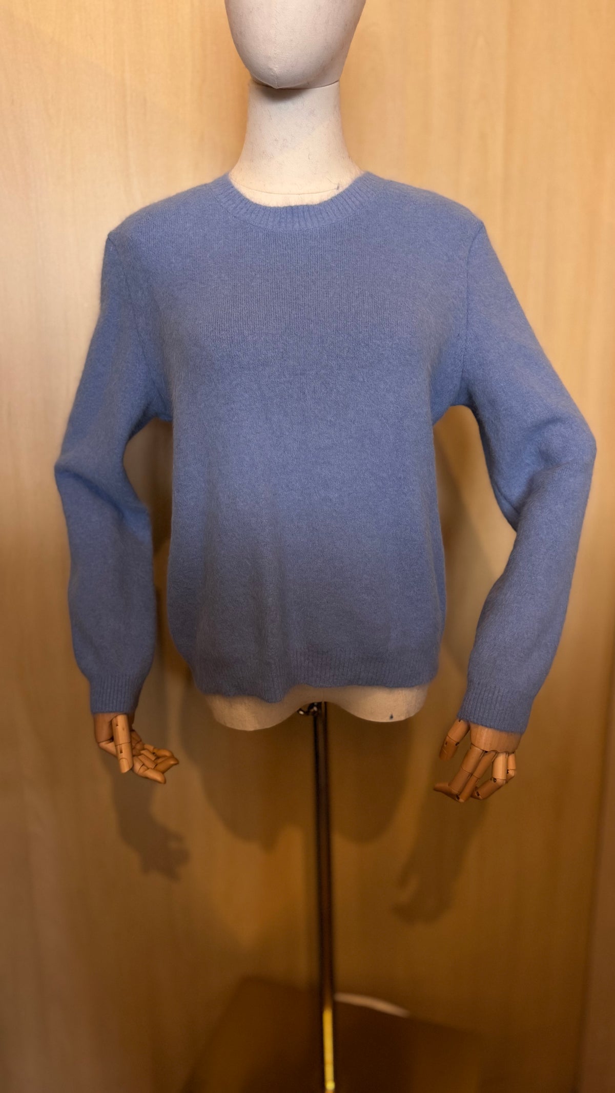Zeitloser Rundhals-Pullover aus weichem Strick – Jeansblau