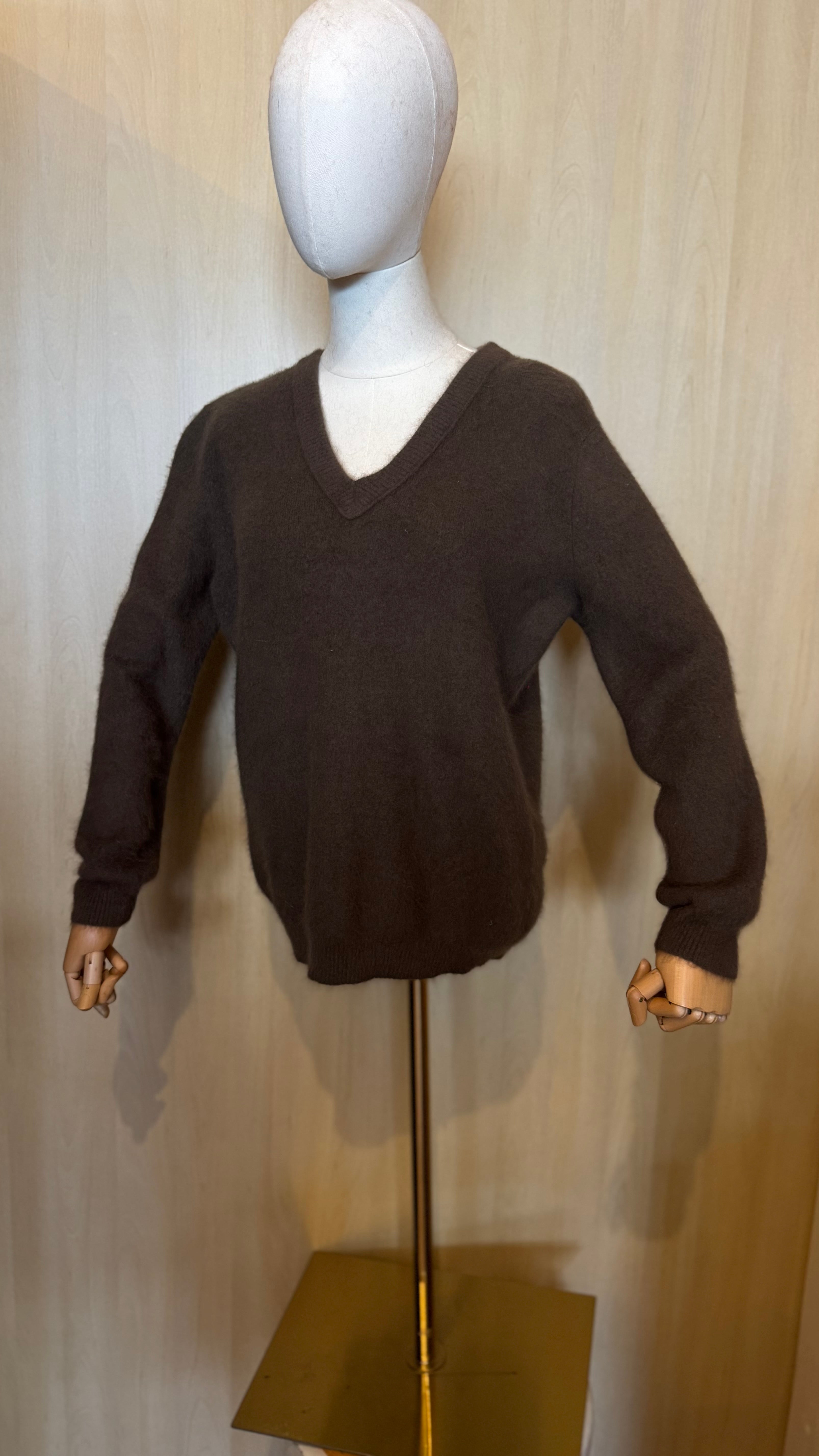 Hochflauschpullover mit V-Ausschnitt in haselnuss