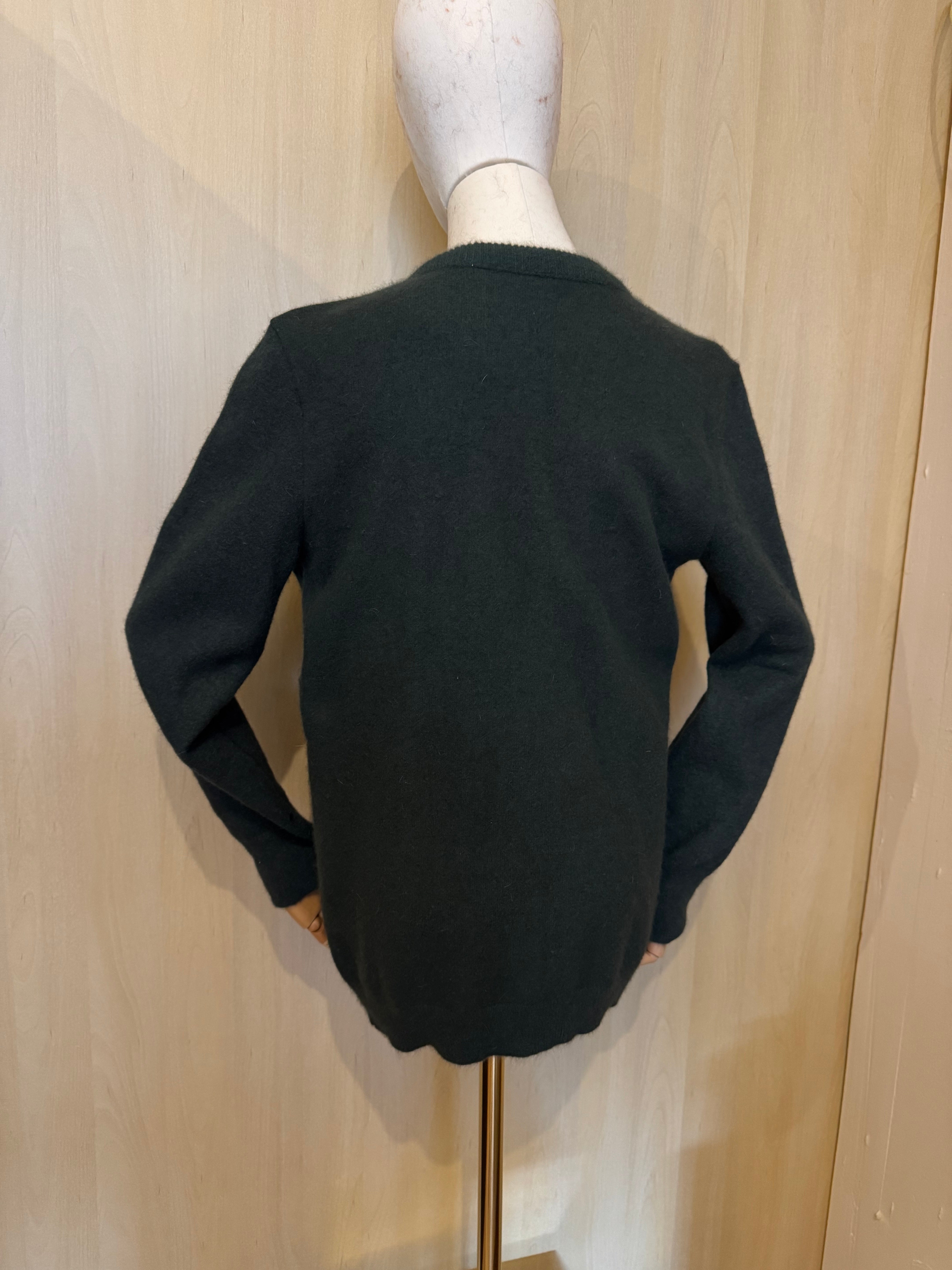 Klassische Strickjacke in Jägergrün mit Knöpfen