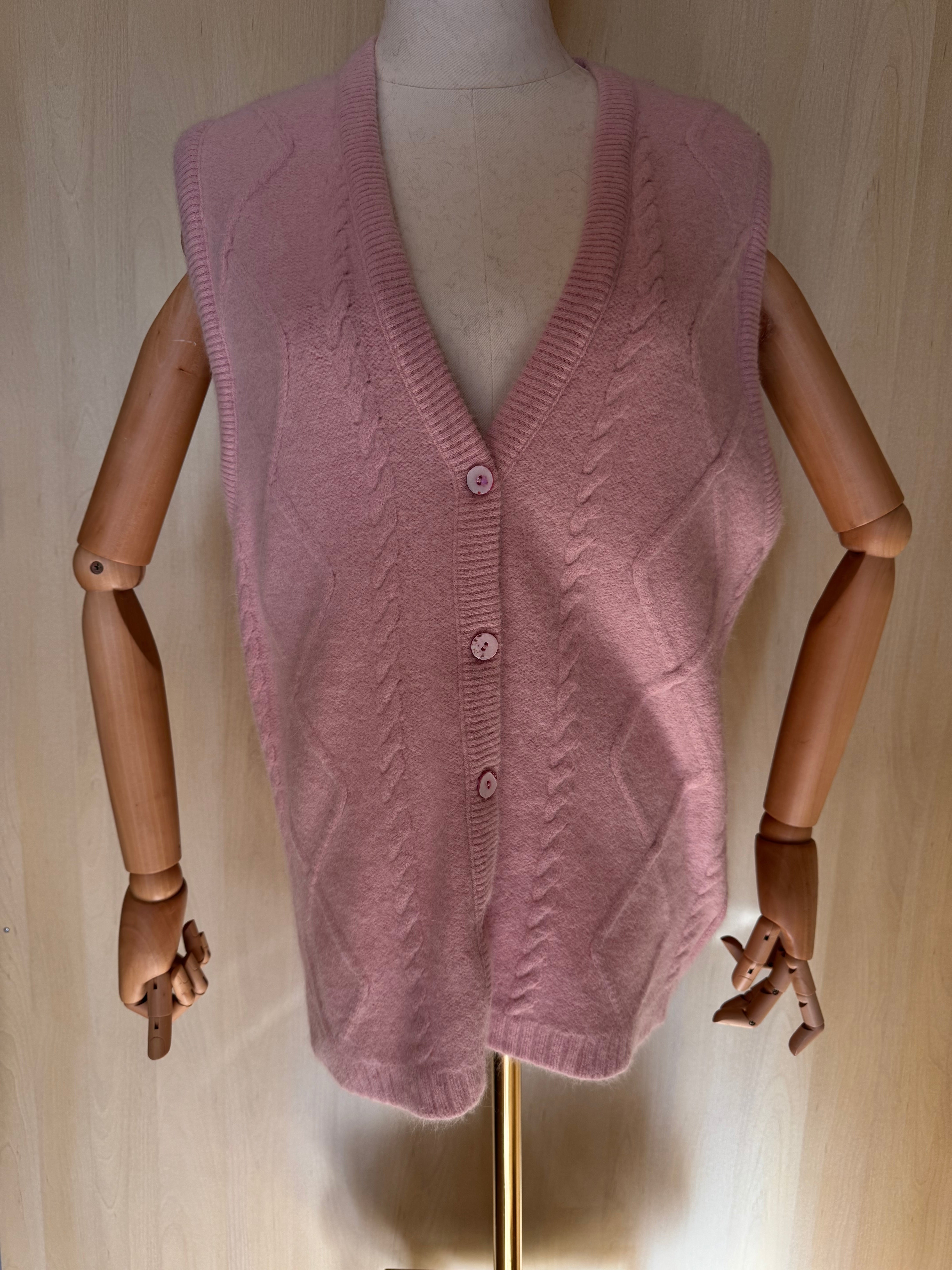 Strickweste mit Knöpfen & Zopfmuster in Rosa