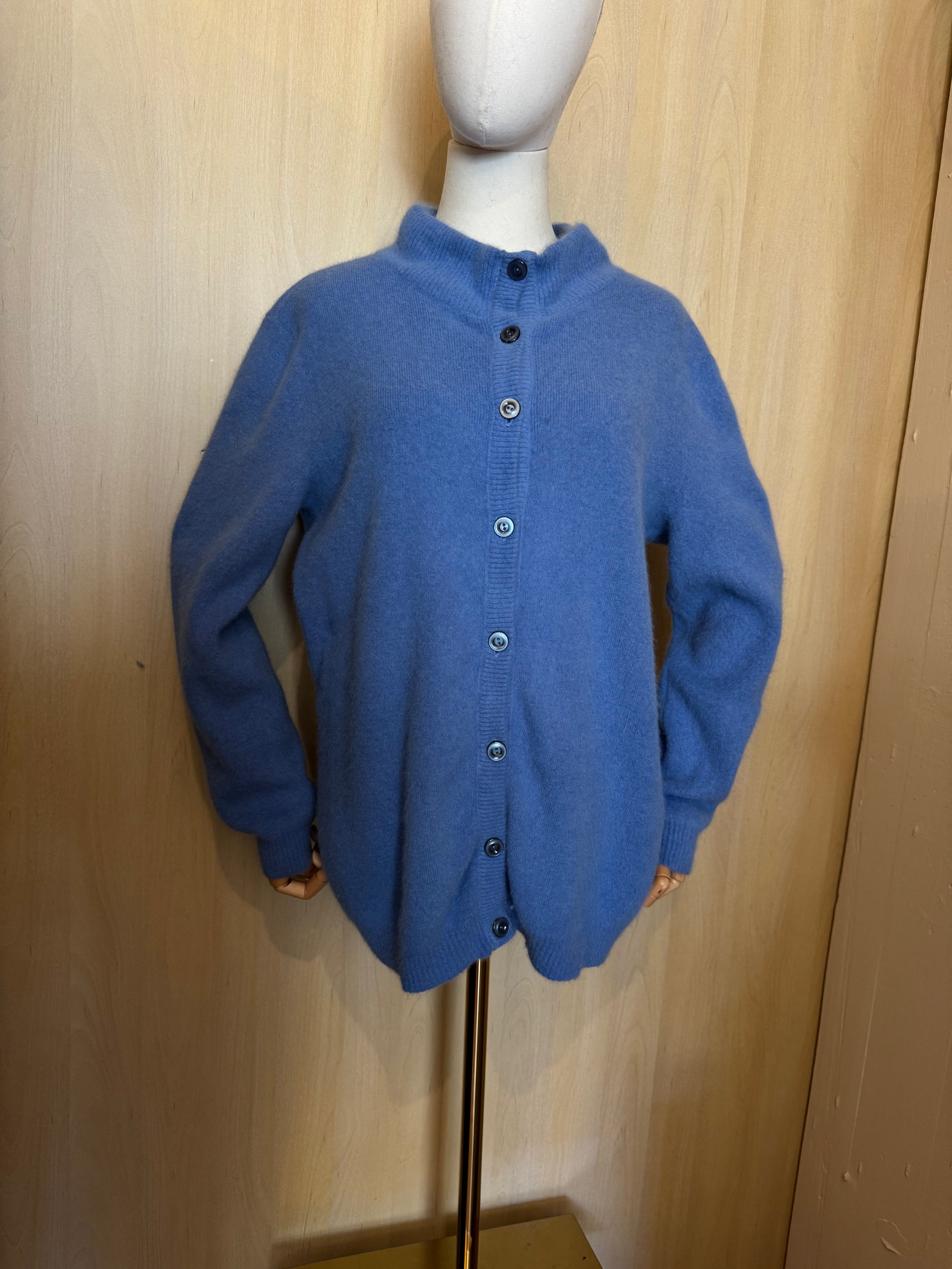 Klassischer Strickcardigan in Jeansblau mit Stehkragen