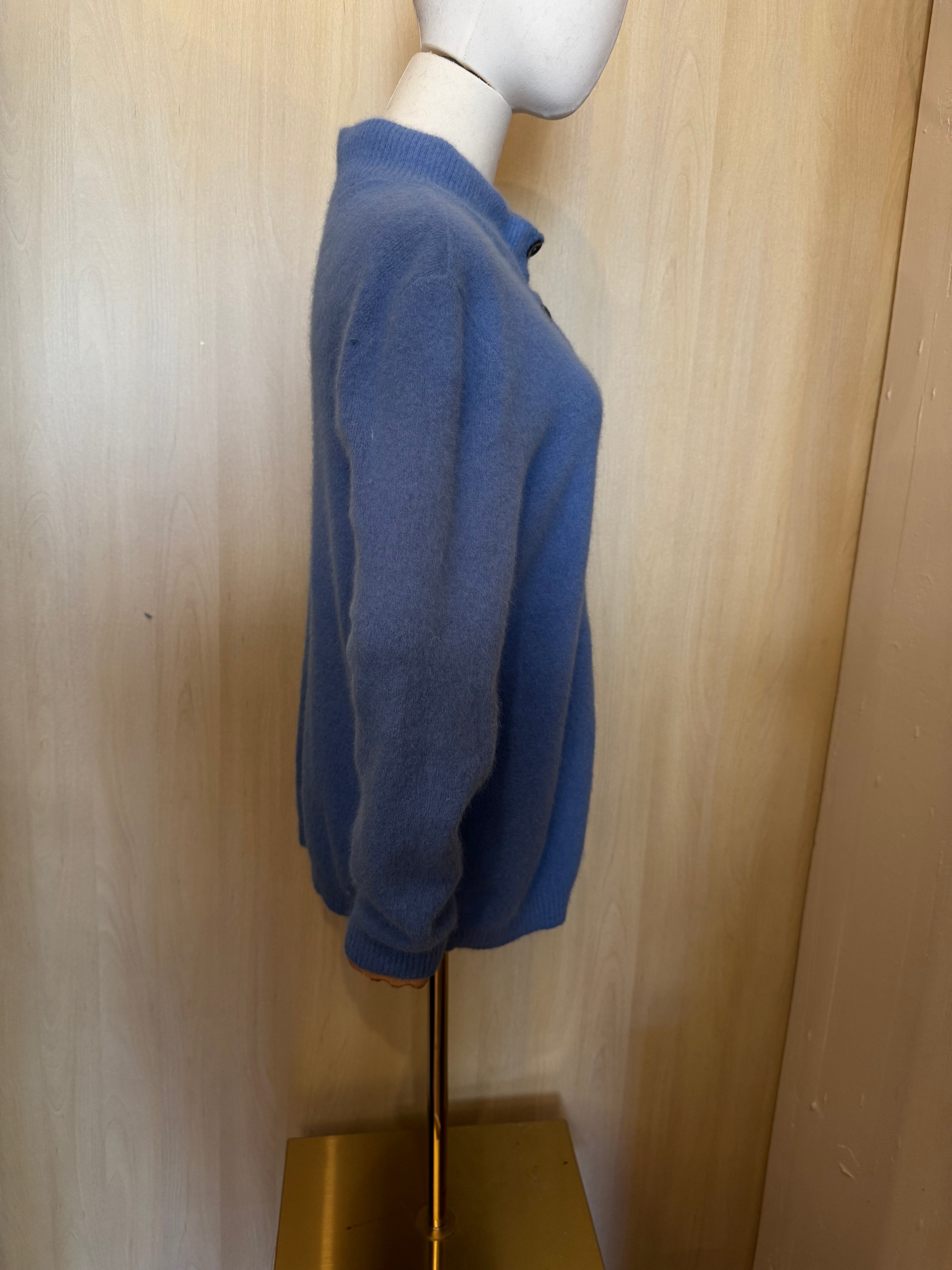 Klassischer Strickcardigan in Jeansblau mit Stehkragen