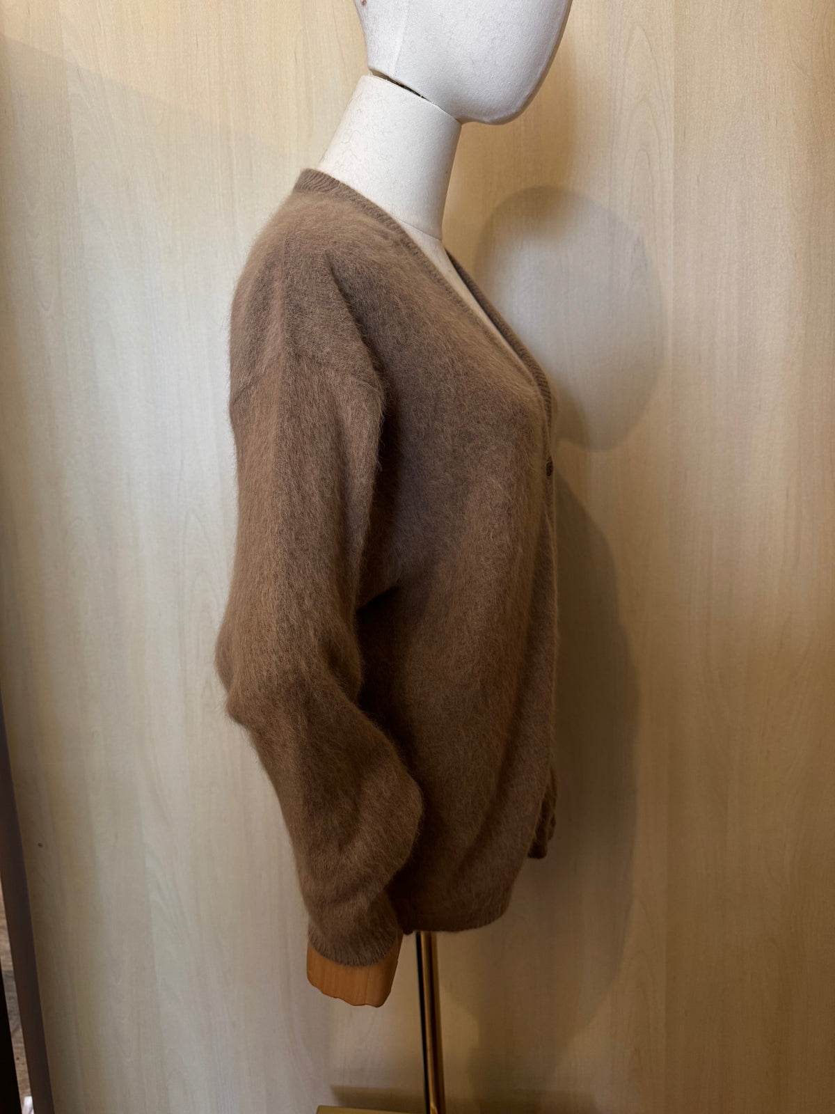 Kuscheliger Strickcardigan mit V-Ausschnitt in Haselnuss/Braun