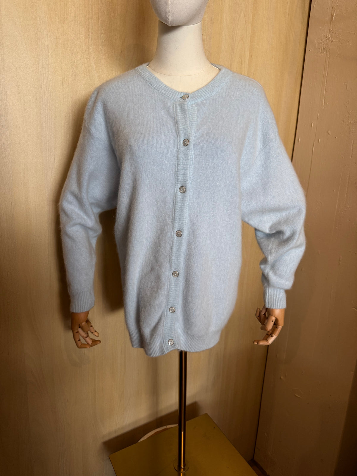 Kuscheliger Strickcardigan mit Knöpfen & Rundhalsausschnitt in Hellblau