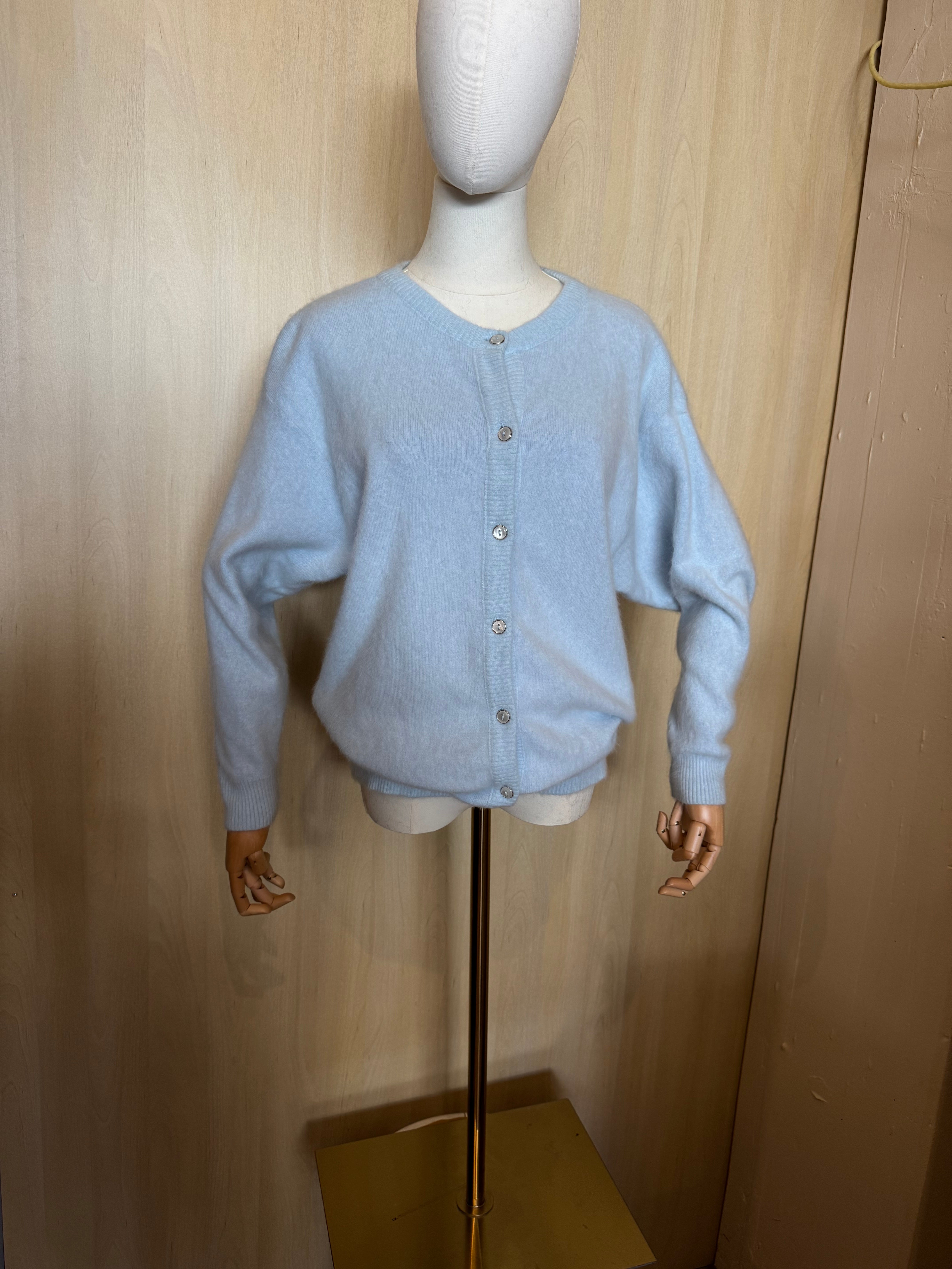 Kuscheliger Strickcardigan mit Knöpfen & Rundhalsausschnitt in Hellblau