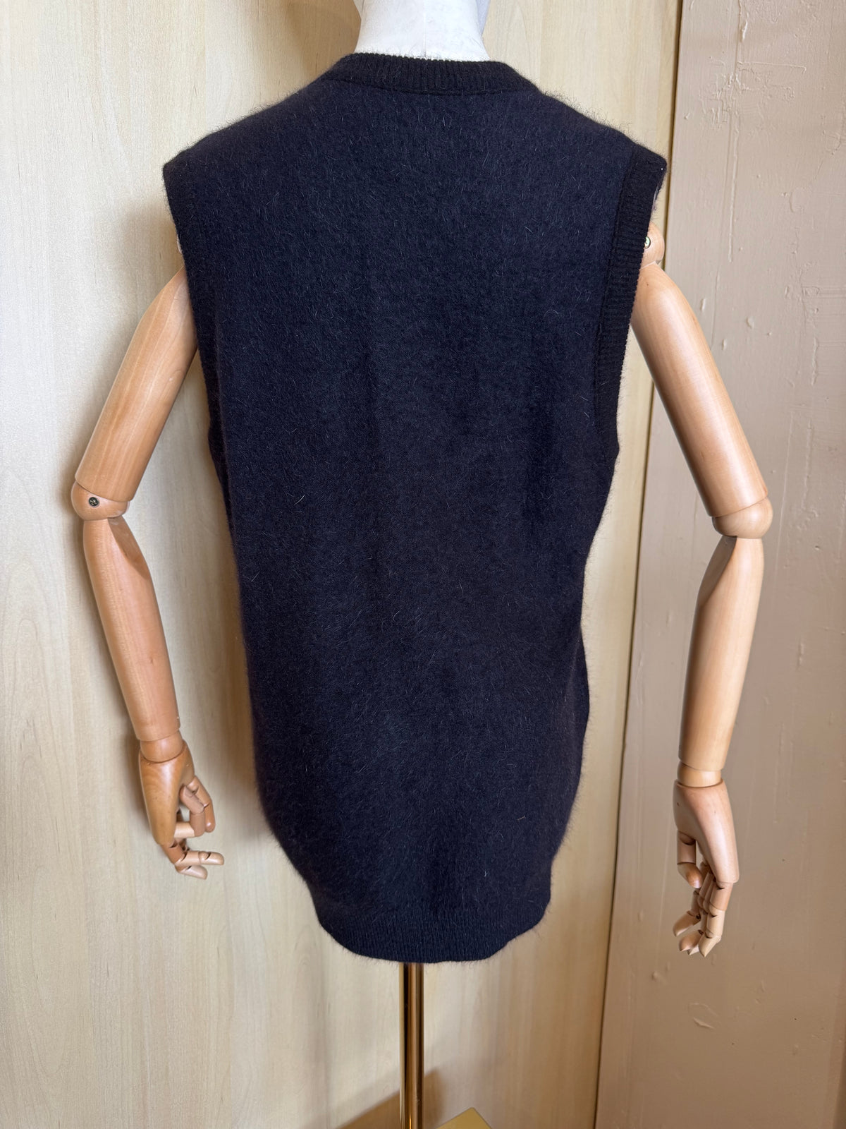Klassische Strickweste mit Knöpfen & V-Ausschnitt in Schwarz