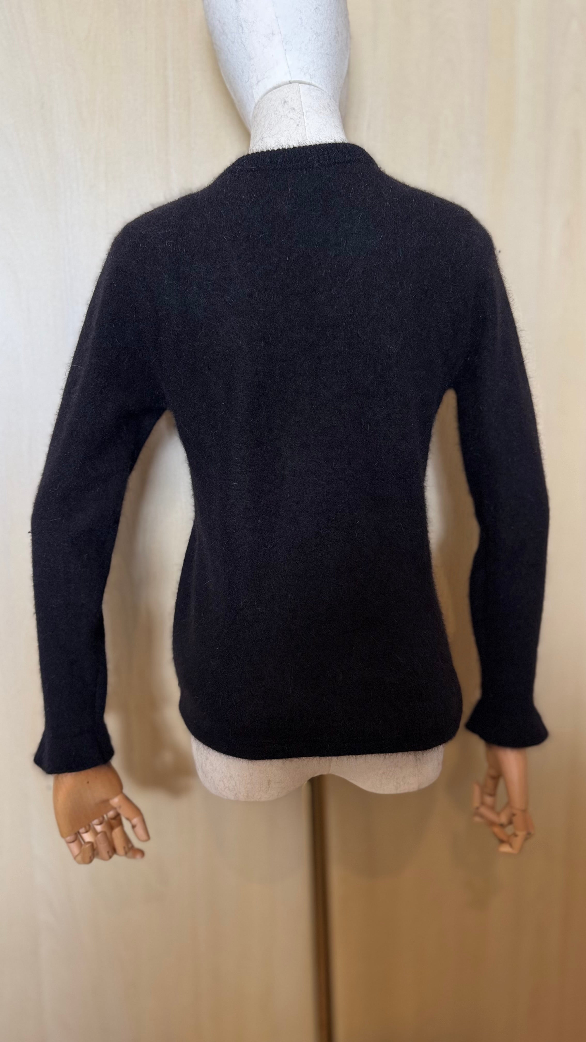 Flauschige Strickjacke mit durchgehender Knopfleiste – Schwarz