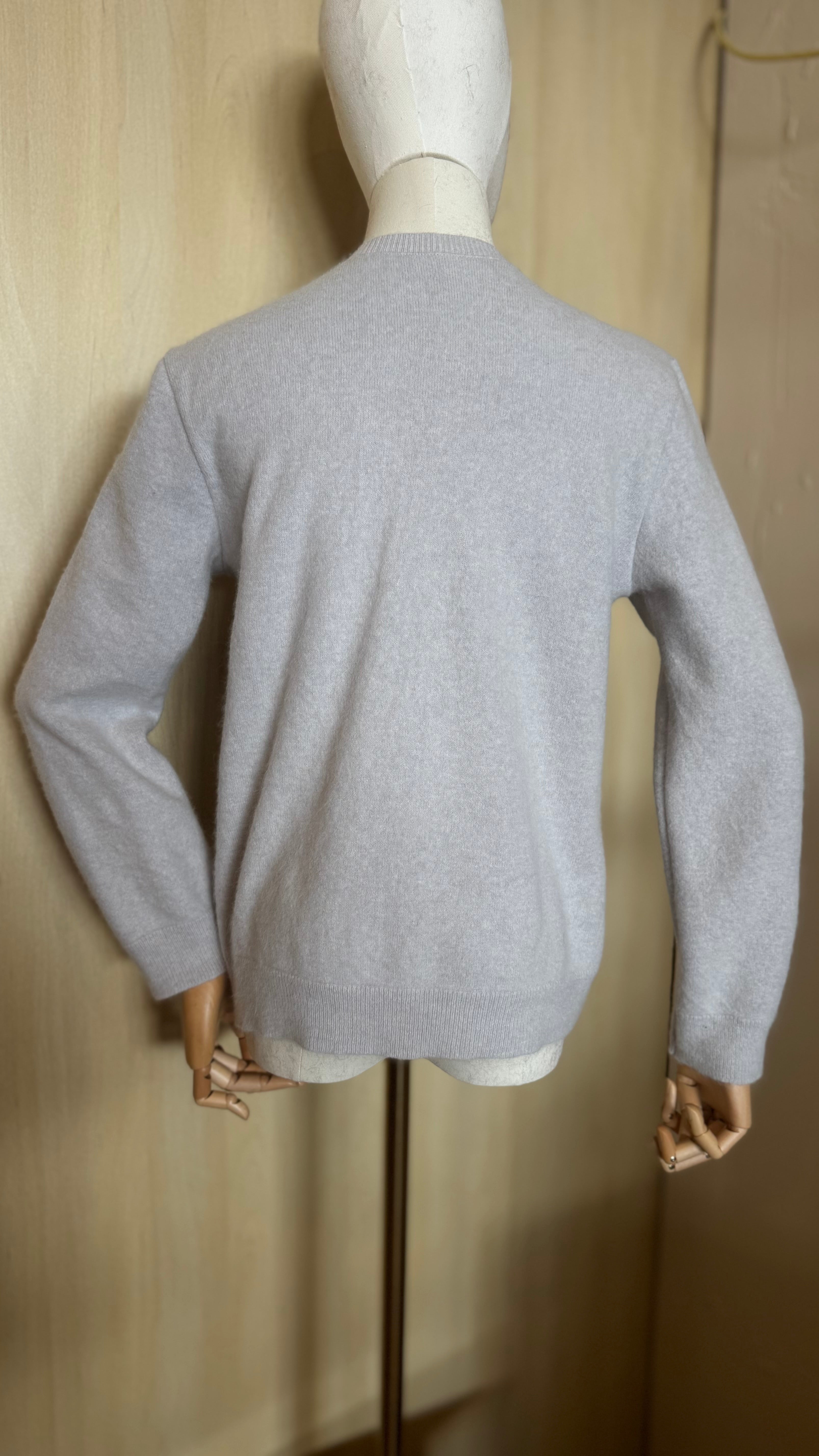 Kuscheliger Strickcardigan mit V-Ausschnitt in Hellgrau
