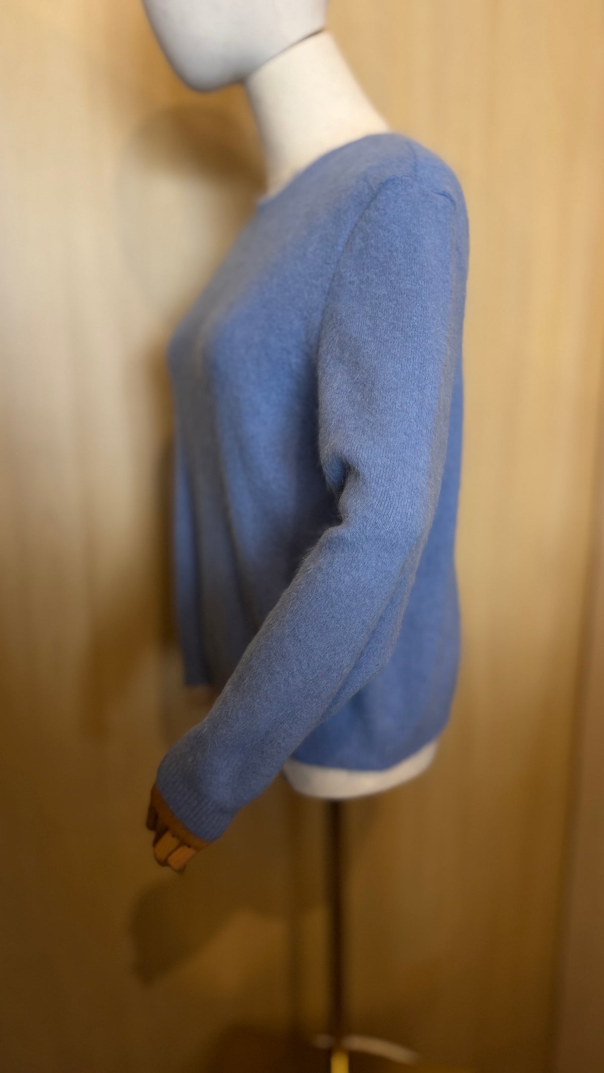Zeitloser Rundhals-Pullover aus weichem Strick – Jeansblau